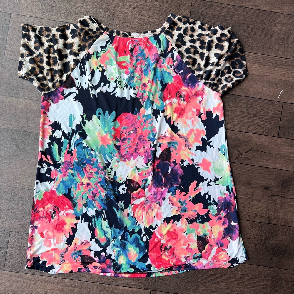 Lularoe Floral & Leopard Raglan Tunic - Multicolor - Picture 2 of 3